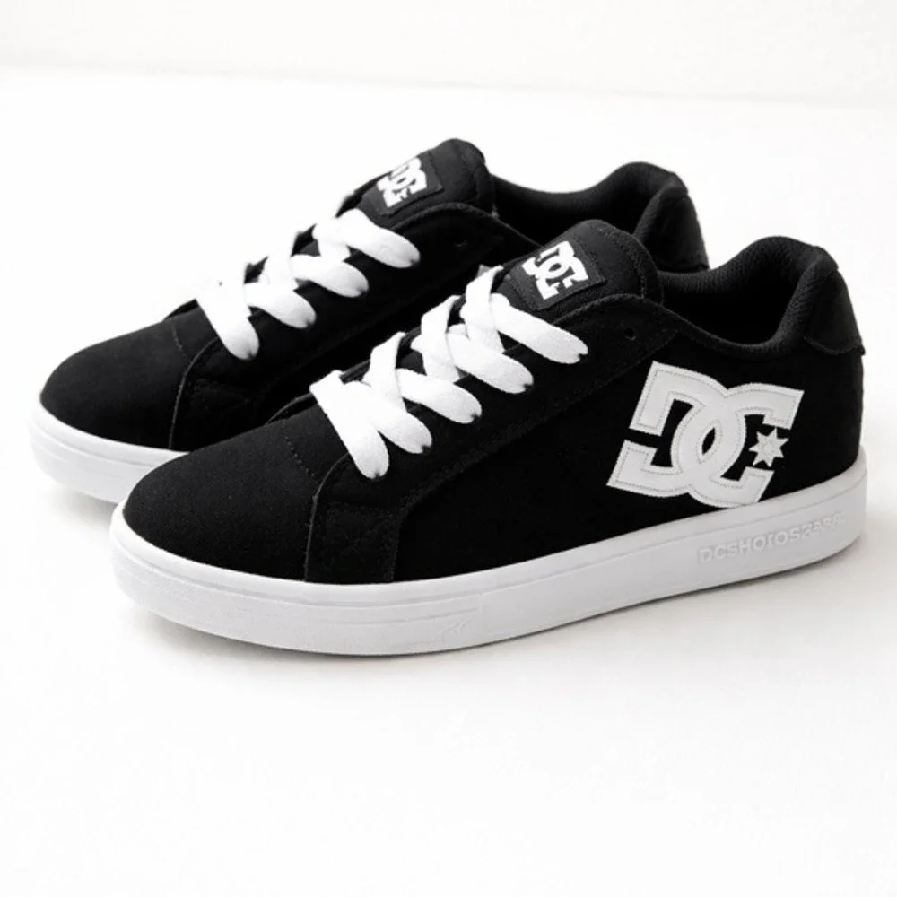 DC Court Low Kids Skate Shoes Black White Youth Size 1 NWT